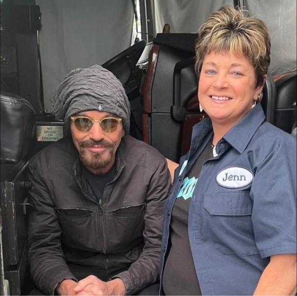 Meet your Posher, Jenn - Picture 1 of 1